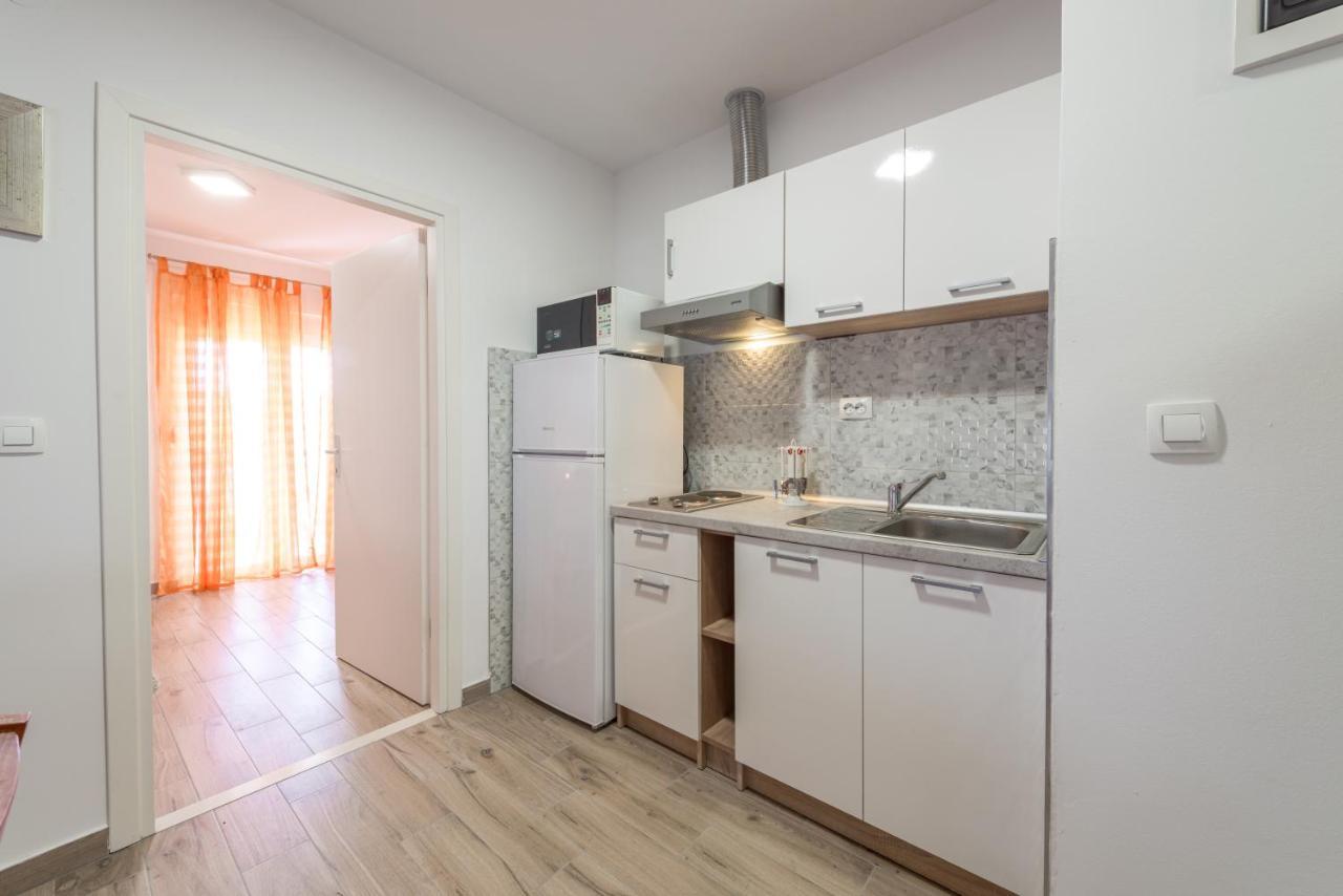 Apartments Vukelic Mlini Exterior photo
