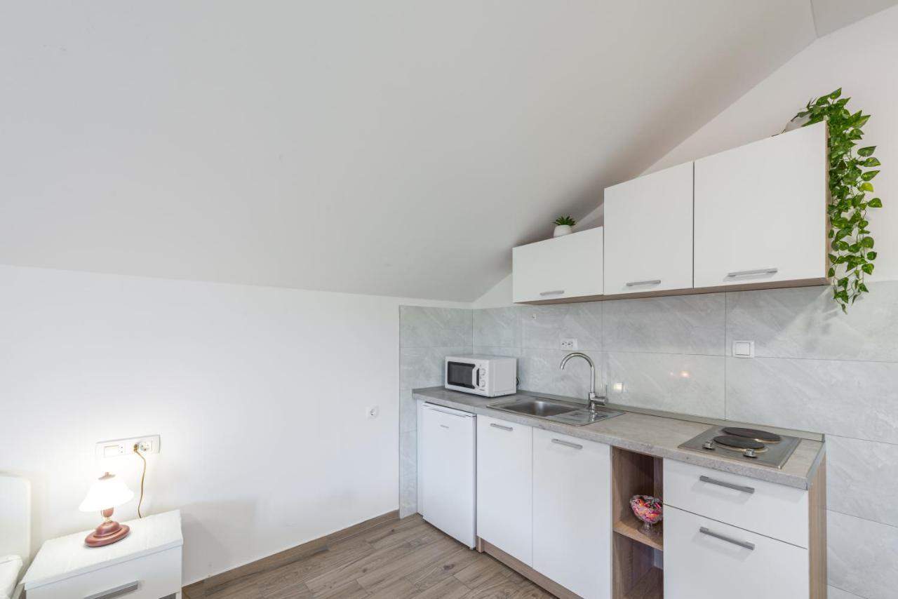 Apartments Vukelic Mlini Exterior photo